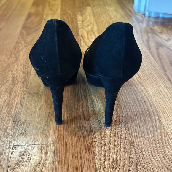 Black suede Prada platform heels size 39. Heels measure 4 inches. - Picture 3 of 6